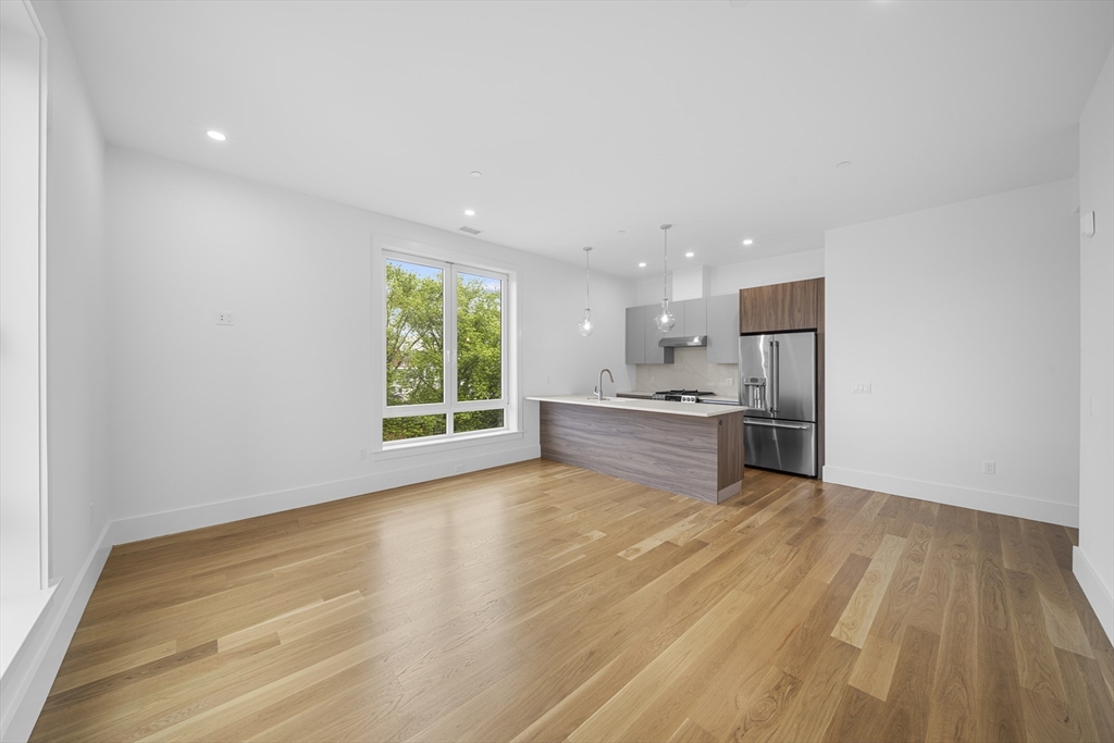 218-220 Old Colony Avenue, Boston, Massachusetts, 2 Bedrooms Bedrooms, 4 Rooms Rooms,2 BathroomsBathrooms,Residential Lease,For Rent,Old Colony Avenue,73413869