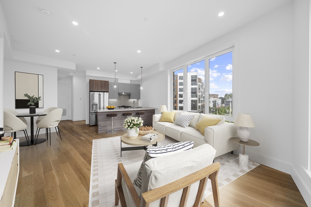 218-220 Old Colony Avenue, Boston, Massachusetts, 2 Bedrooms Bedrooms, 4 Rooms Rooms,2 BathroomsBathrooms,Residential Lease,For Rent,Old Colony Avenue,73413828