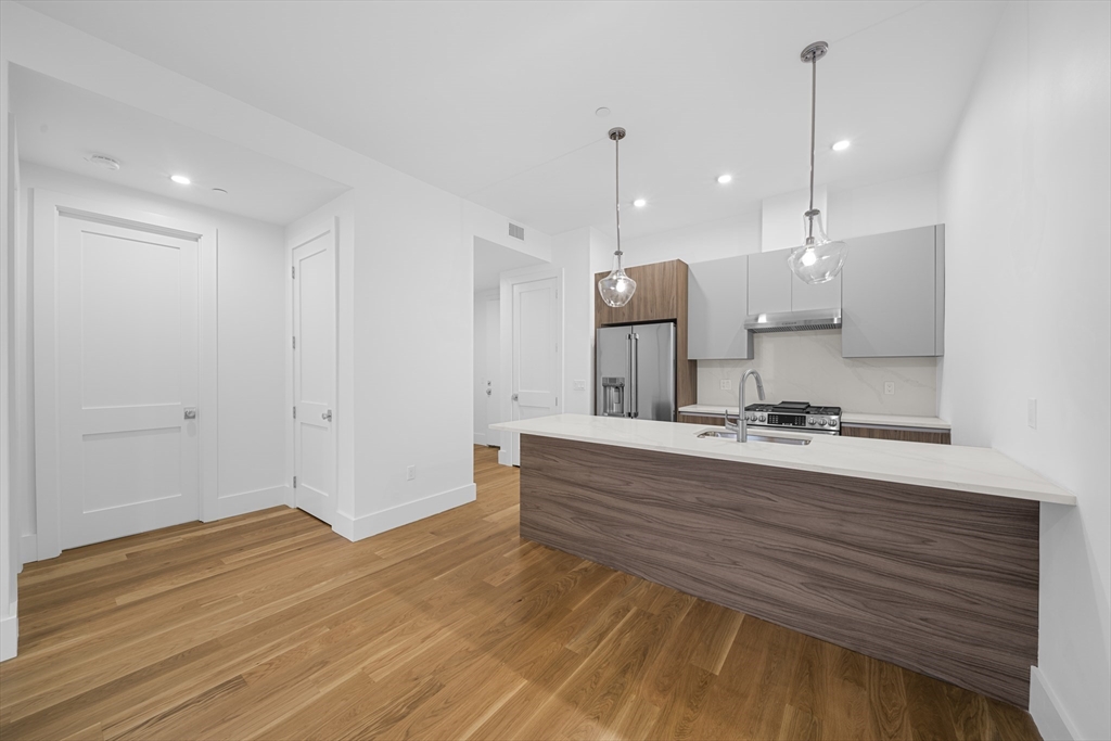 218-220 Old Colony Avenue, Boston, Massachusetts, 2 Bedrooms Bedrooms, 4 Rooms Rooms,2 BathroomsBathrooms,Residential Lease,For Rent,Old Colony Avenue,73413851