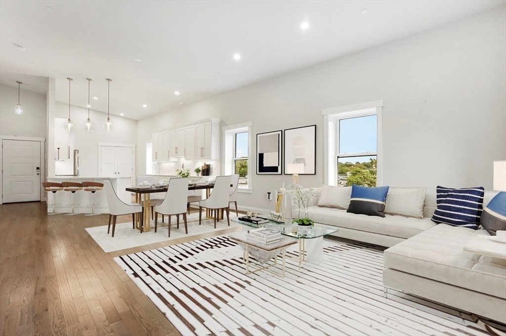 30 Main St, Medford, Massachusetts, 2 Bedrooms Bedrooms, 4 Rooms Rooms,2 BathroomsBathrooms,Residential Lease,For Rent,Main St,73414087