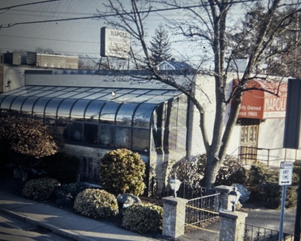 1633 Bay St, Springfield, Massachusetts, ,Commercial Sale,For Sale,Bay St,73414103