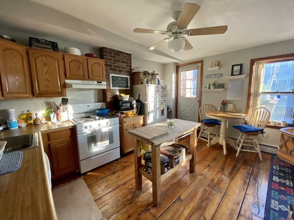 109 Bartlett St, Boston, Massachusetts, 1 Bedroom Bedrooms, 3 Rooms Rooms,1 BathroomBathrooms,Residential Lease,For Rent,Bartlett St,73414017