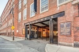 240 Jackson St, Lowell, Massachusetts, 1 Bedroom Bedrooms, 4 Rooms Rooms,1 BathroomBathrooms,Residential Lease,For Rent,Jackson St,73414589