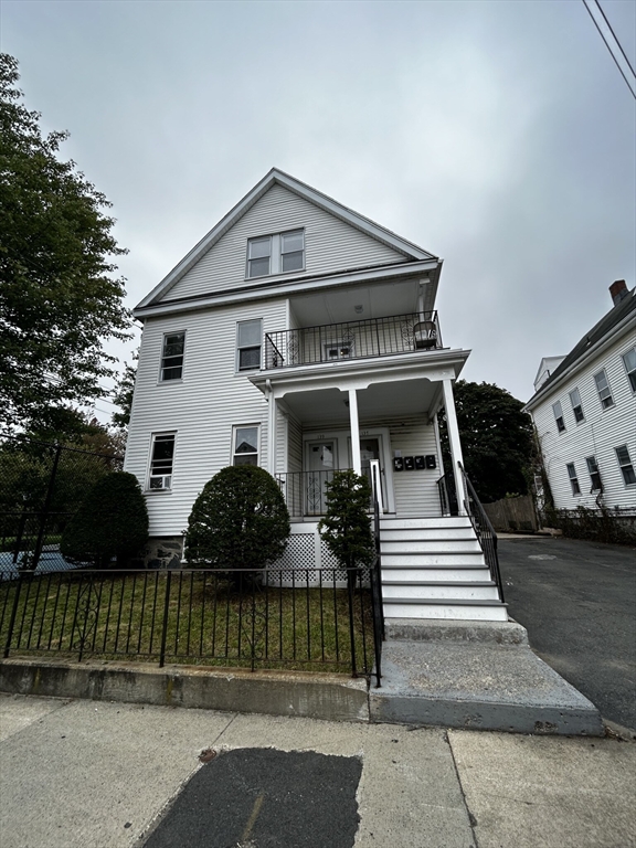 137 Florence, Everett, Massachusetts, 2 Bedrooms Bedrooms, 8 Rooms Rooms,1 BathroomBathrooms,Residential Lease,For Rent,Florence,73414601