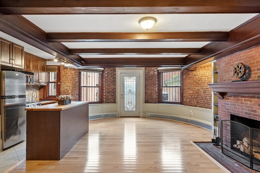 346 Beacon St, Boston, Massachusetts, 1 Bedroom Bedrooms, 3 Rooms Rooms,1 BathroomBathrooms,Residential Lease,For Rent,Beacon St,73414362