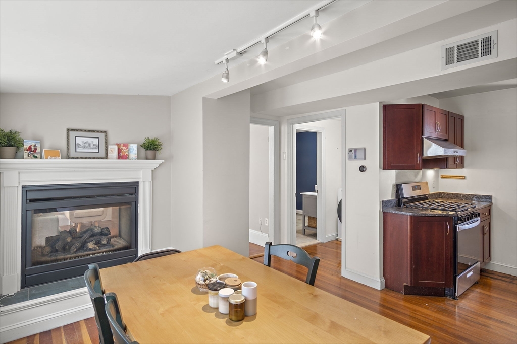 318 K, Boston, Massachusetts, 2 Bedrooms Bedrooms, 4 Rooms Rooms,1 BathroomBathrooms,Residential Lease,For Rent,K,73409599
