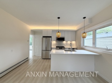 144H Spring St, Cambridge, Massachusetts, 2 Bedrooms Bedrooms, 3 Rooms Rooms,1 BathroomBathrooms,Residential Lease,For Rent,Spring St,73379667