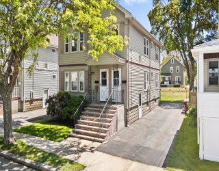 21-23 Tappan St, Melrose, Massachusetts, 6 Bedrooms Bedrooms, 11 Rooms Rooms,2 BathroomsBathrooms,Residential Income,For Sale,Tappan St,73383554
