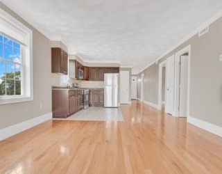 102 Pine, Fall River, Massachusetts, 4 Bedrooms Bedrooms, 6 Rooms Rooms,1 BathroomBathrooms,Residential Lease,For Rent,Pine,73415297