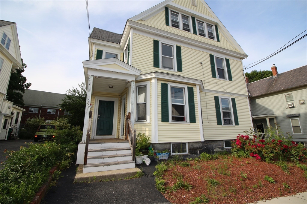 255 Liberty Street, Lowell, Massachusetts, 1 Bedroom Bedrooms, 3 Rooms Rooms,1 BathroomBathrooms,Residential Lease,For Rent,Liberty Street,73392410