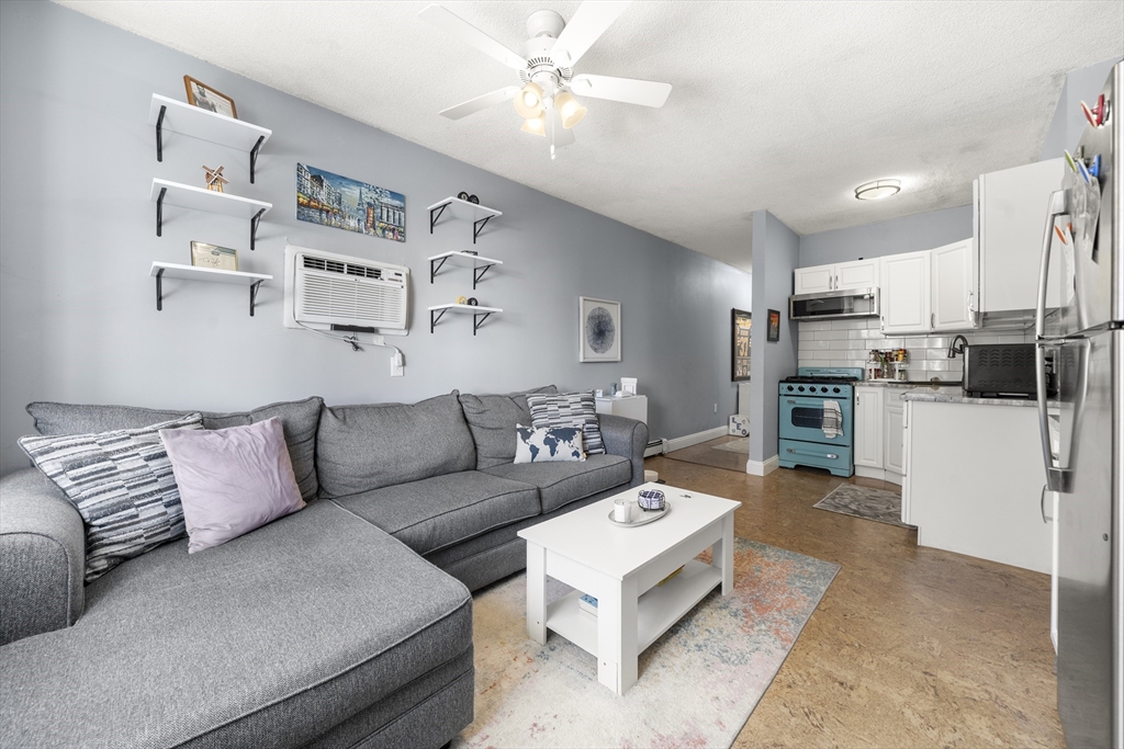 151 West 6th Street, Boston, Massachusetts, 2 Bedrooms Bedrooms, 4 Rooms Rooms,1 BathroomBathrooms,Residential Lease,For Rent,West 6th Street,73415441