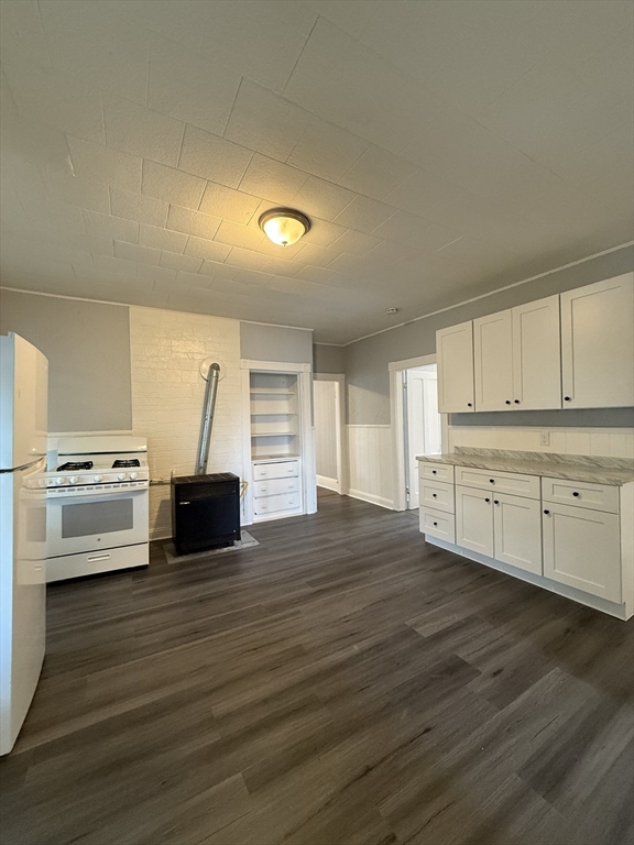 62 Harrison St, Worcester, Massachusetts, 4 Bedrooms Bedrooms, 6 Rooms Rooms,1 BathroomBathrooms,Residential Lease,For Rent,Harrison St,73415536