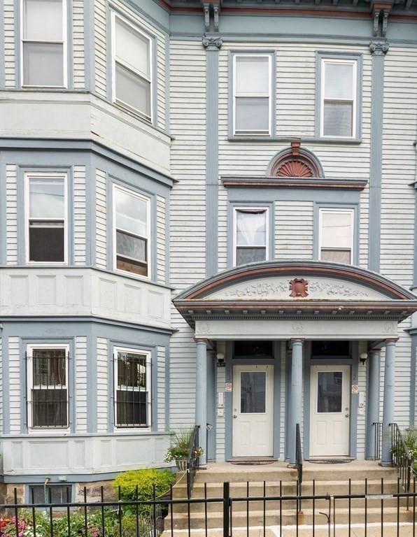 30 Hawthorne St, Boston, Massachusetts, 2 Bedrooms Bedrooms, 6 Rooms Rooms,1.5 BathroomsBathrooms,Residential Lease,For Rent,Hawthorne St,73415578