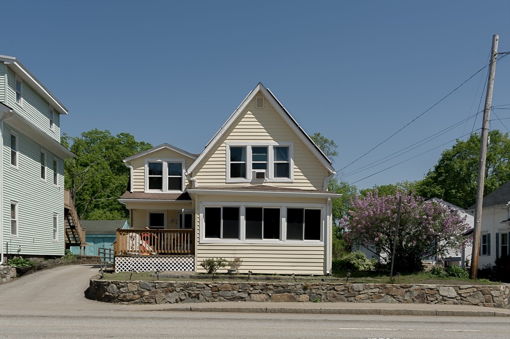 14 Sutton Ave, Oxford, Massachusetts, 4 Bedrooms Bedrooms, 9 Rooms Rooms,2 BathroomsBathrooms,Residential Income,For Sale,Sutton Ave,73374449