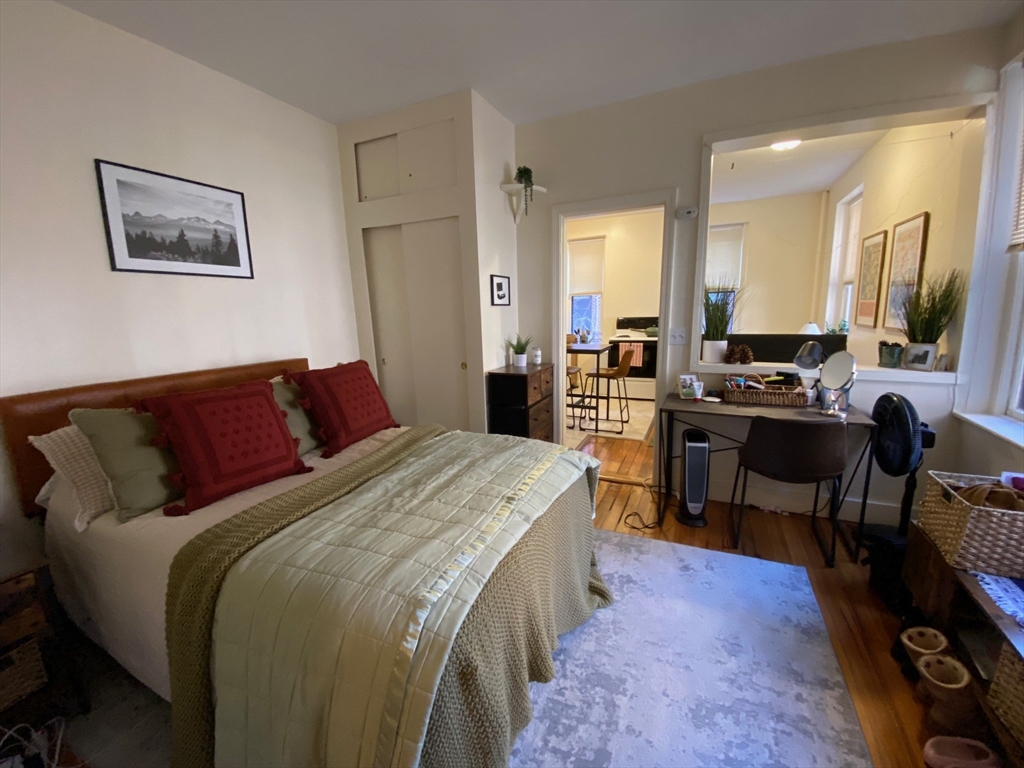 68 Myrtle St., Boston, Massachusetts, 2 Rooms Rooms,1 BathroomBathrooms,Residential Lease,For Rent,Myrtle St.,73408995