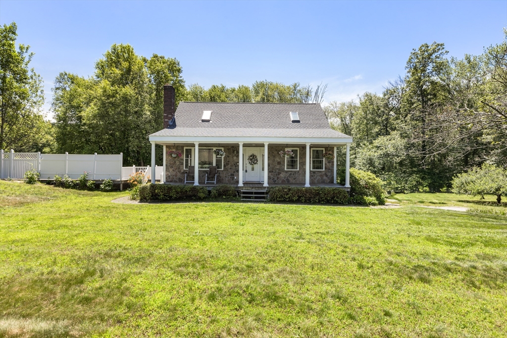 58 Webster Street, Douglas, Massachusetts, 4 Bedrooms Bedrooms, 7 Rooms Rooms,2 BathroomsBathrooms,Residential,For Sale,Webster Street,73402442