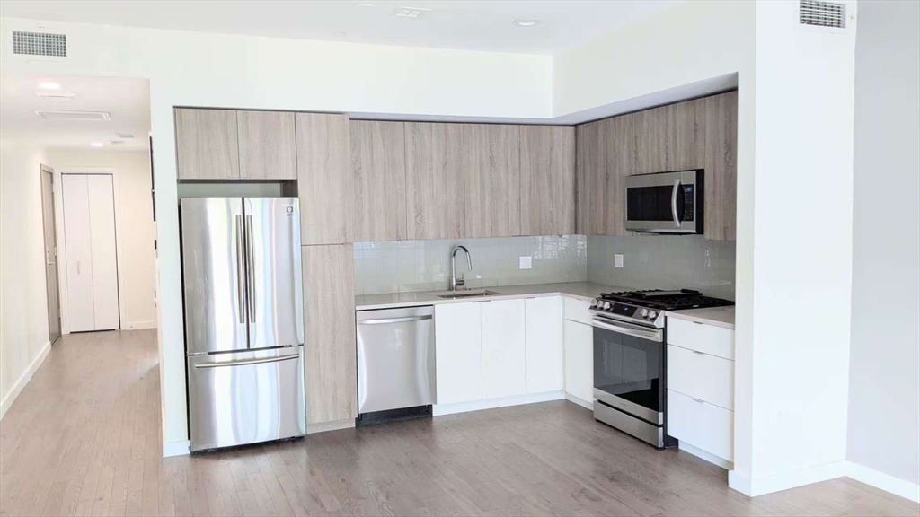 133-135 Hyde Park Ave, Boston, Massachusetts, 1 Bedroom Bedrooms, 3 Rooms Rooms,1 BathroomBathrooms,Residential Lease,For Rent,Hyde Park Ave,73366115