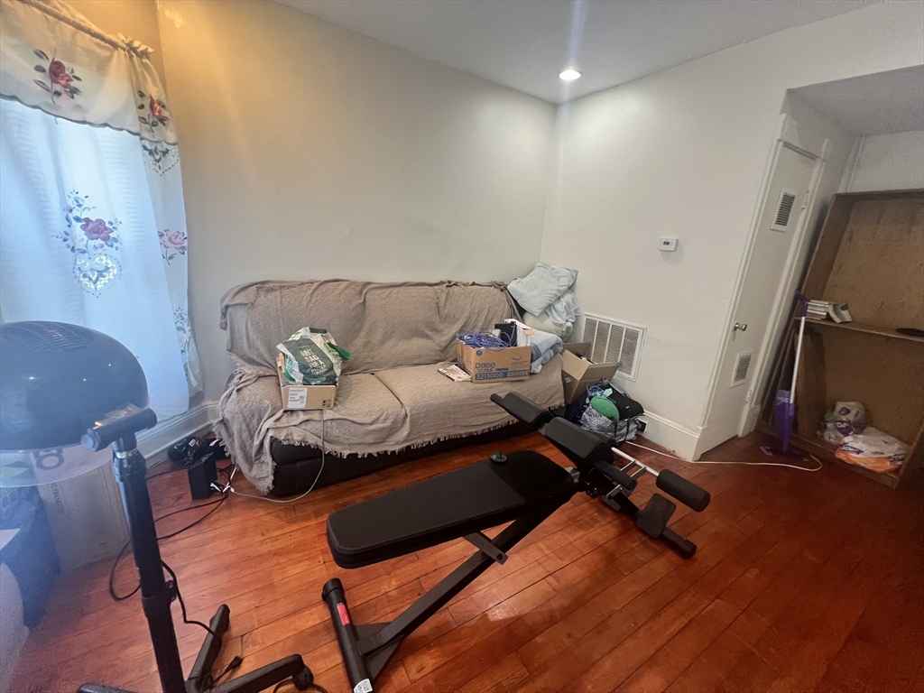 75 Intervale St, Brockton, Massachusetts, 2 Bedrooms Bedrooms, 3 Rooms Rooms,1 BathroomBathrooms,Residential Lease,For Rent,Intervale St,73415710