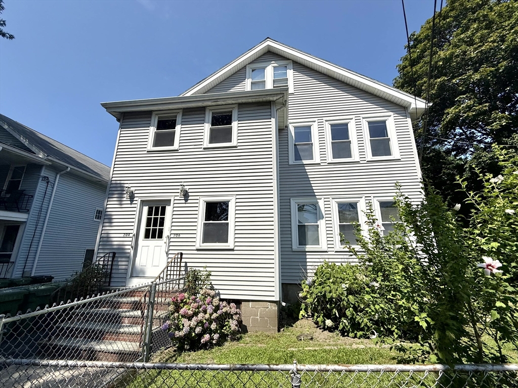 204 School St, Watertown, Massachusetts, 2 Bedrooms Bedrooms, 7 Rooms Rooms,1 BathroomBathrooms,Residential Lease,For Rent,School St,73412167