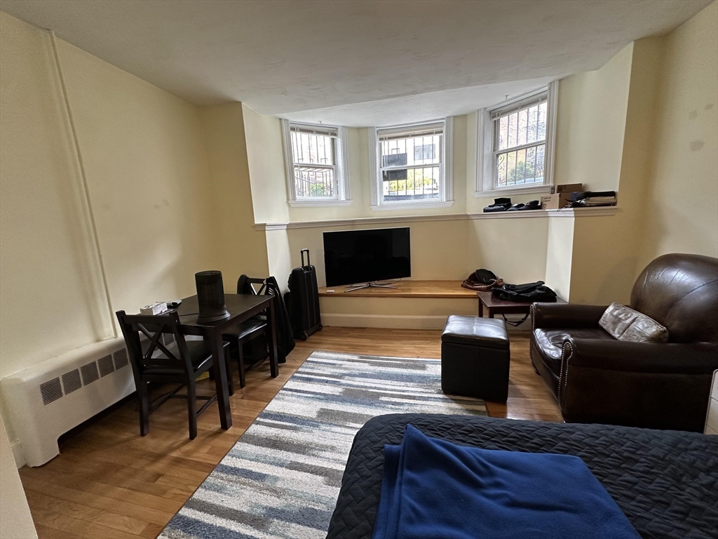 300 Marlborough, Boston, Massachusetts, 1 Bedroom Bedrooms, 3 Rooms Rooms,1 BathroomBathrooms,Residential Lease,For Rent,Marlborough,73403998