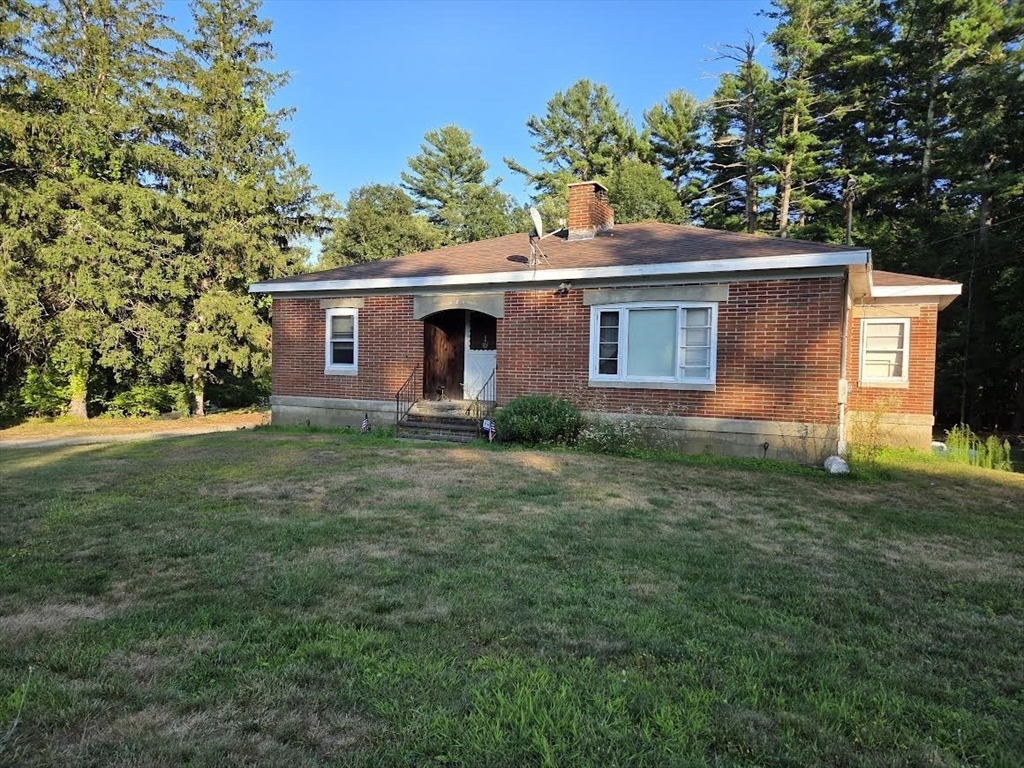 195 E Main St, Norton, Massachusetts, 3 Bedrooms Bedrooms, 5 Rooms Rooms,1 BathroomBathrooms,Residential,For Sale,E Main St,73415781