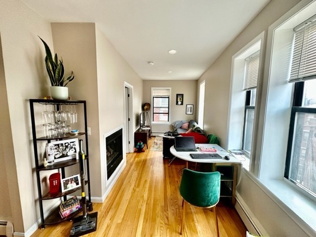 2-4 Thacher, Boston, Massachusetts, 1 Bedroom Bedrooms, 3 Rooms Rooms,1 BathroomBathrooms,Residential Lease,For Rent,Thacher,73415935