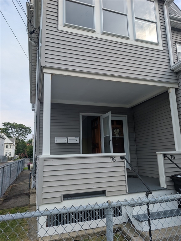 76 Cameron Ave, Somerville, Massachusetts, 2 Bedrooms Bedrooms, 4 Rooms Rooms,1 BathroomBathrooms,Residential Lease,For Rent,Cameron Ave,73412884